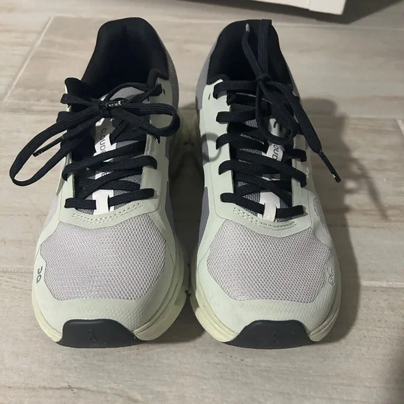 On cloud cloudrunner sneakers - Picture 2 of 5